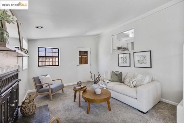 615 Manuel Dr, Novato CA: https://media.crmls.org/mediaz/fabff8a7-4b1f-4443-b6f3-39794cece79f.jpg