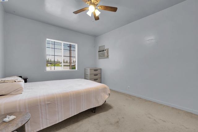 378 Park St, San Leandro CA: https://media.crmls.org/mediaz/fac00098-0986-4eee-b7f2-01f54b30ec74.jpg