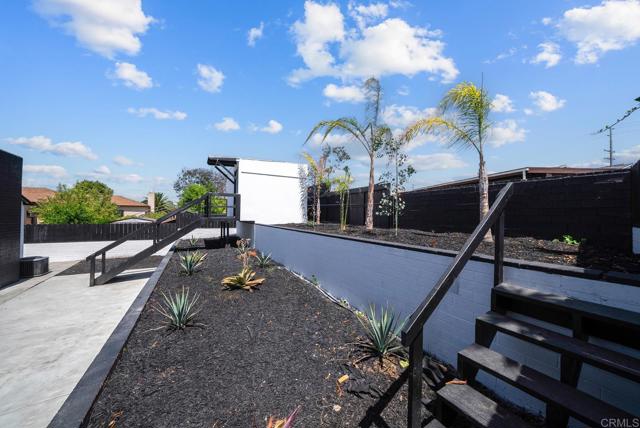 2333 Ridge View Drive, San Diego CA: https://media.crmls.org/mediaz/fac040f6-0722-48d8-ada7-ca675ad194e2.jpg