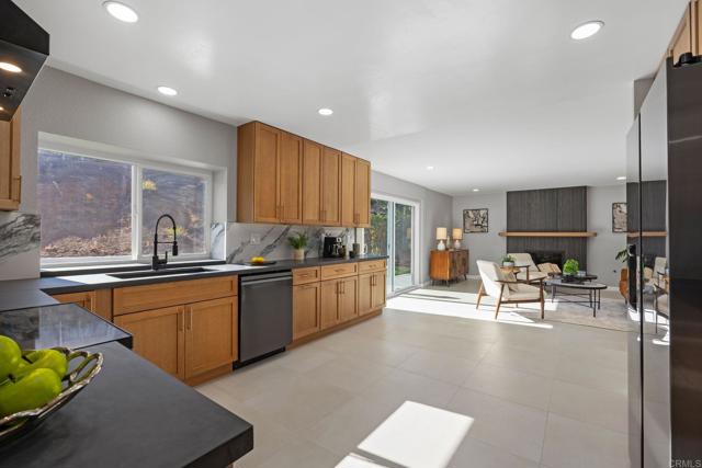 Detail Gallery Image 24 of 71 For 2755 Victoria Ave, Carlsbad,  CA 92010 - 4 Beds | 2/1 Baths