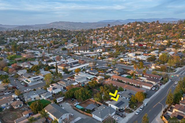228 E 15th Ave, Escondido CA: https://media.crmls.org/mediaz/fac087df-1a91-4e44-be75-852aa8f511f2.jpg