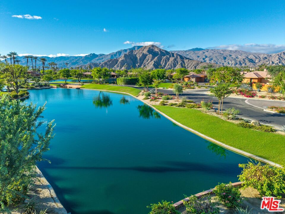 https://media.crmls.org/mediaz/fac095a2-a127-4a01-a5c4-9ddfc9f360a1.jpg?preset=X-Large