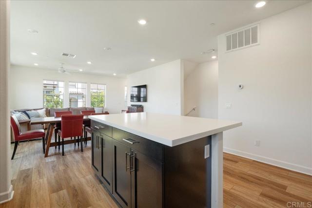 Detail Gallery Image 6 of 34 For 4366 Pacifica Way #5,  Oceanside,  CA 92056 - 4 Beds | 3/1 Baths
