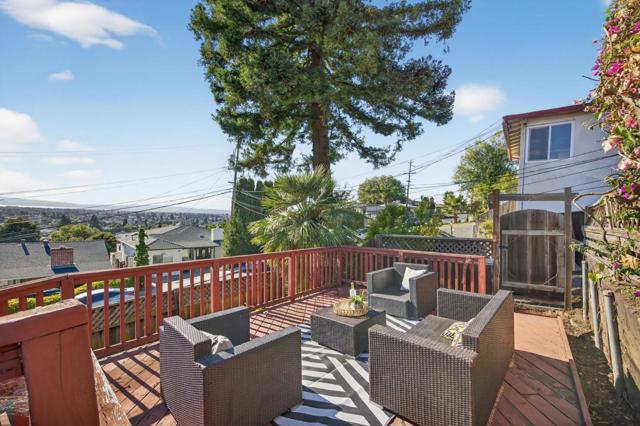 24546 Marie Drive, Hayward CA: https://media.crmls.org/mediaz/fac11601-ddf4-420f-8b67-ad9392fdf219.jpg