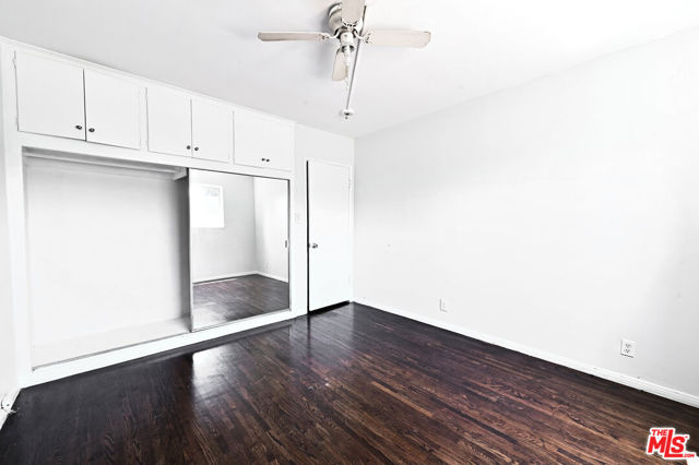 5533 W Jefferson Boulevard, Los Angeles CA: https://media.crmls.org/mediaz/fac16b28-a703-43a4-b4d7-550af30dbb2c.jpg