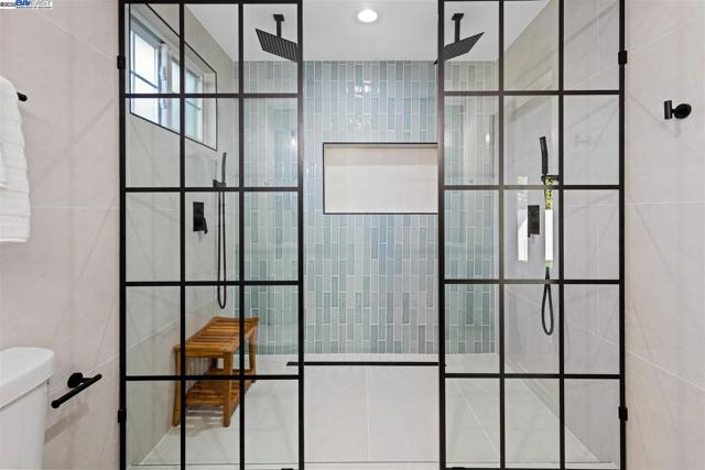 2656 Hilton St, Union City CA: https://media.crmls.org/mediaz/fac1b1da-b427-4f6a-9550-4b583e5b672c.jpg