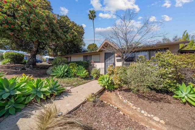 2609 2611 Montclair St, San Diego CA: https://media.crmls.org/mediaz/fac1b42f-9f77-413f-85bd-c499c7c0231e.jpg