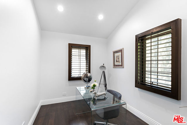1110 N Beverly Glen Boulevard, Los Angeles CA: https://media.crmls.org/mediaz/fac1ca1b-eae5-48fc-aaf9-8ff20047465d.jpg
