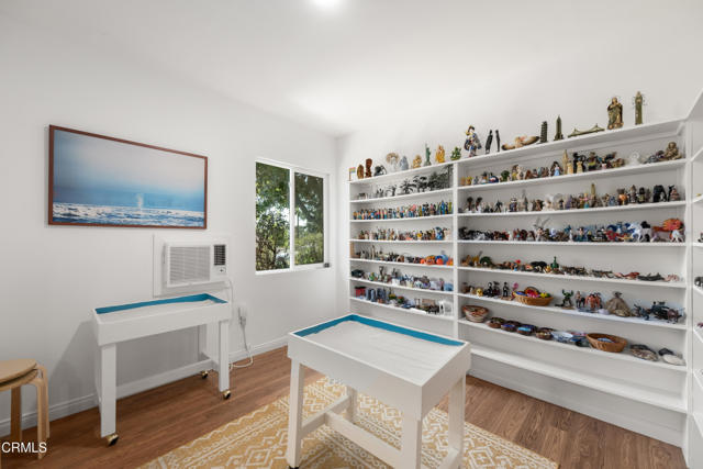 4702 Moore Street, La Crescenta CA: https://media.crmls.org/mediaz/fac21a25-2ae6-479d-a53a-301bda83bea2.jpg