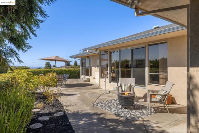 1657 Clearview Dr., San Leandro CA: https://media.crmls.org/mediaz/fac3e09e-7960-4a7e-8e4d-e2c0ab815d85.jpg