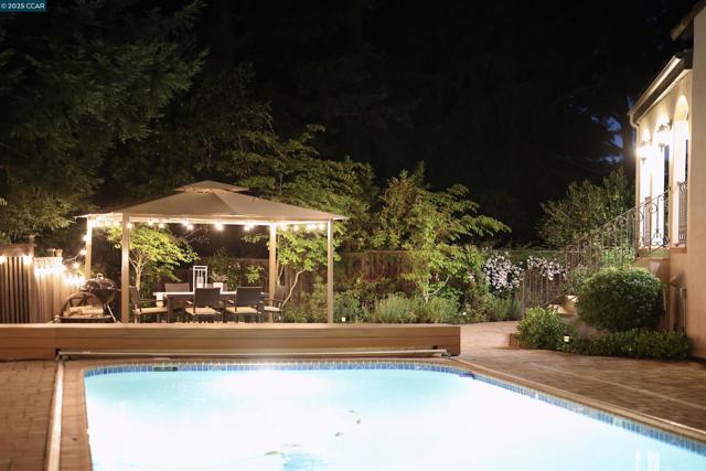 80 Rheem Blvd, Orinda CA: https://media.crmls.org/mediaz/fac42a58-ad31-4230-a9c3-12738403473d.jpg