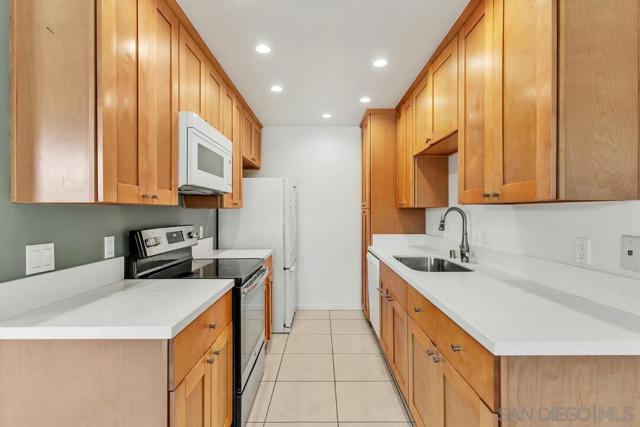 8536 Via Mallorca, La Jolla CA: https://media.crmls.org/mediaz/fac492fa-100e-4f21-a980-4e43a9b2f981.jpg