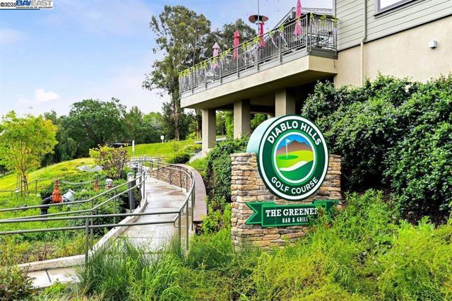 208 Siskiyou Ct, Walnut Creek CA: https://media.crmls.org/mediaz/fac4c094-8a89-49a3-b153-77374fa9838c.jpg