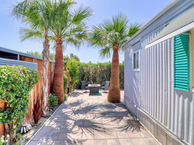 51555 Monroe St. #18, Indio CA: https://media.crmls.org/mediaz/fac50725-1fc8-4377-ac9e-f2766cb1acce.jpg