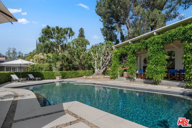 4658 Del Moreno Drive, Woodland Hills CA: https://media.crmls.org/mediaz/fac5753e-0c9b-4d3a-b695-fabedfa725d7.jpg