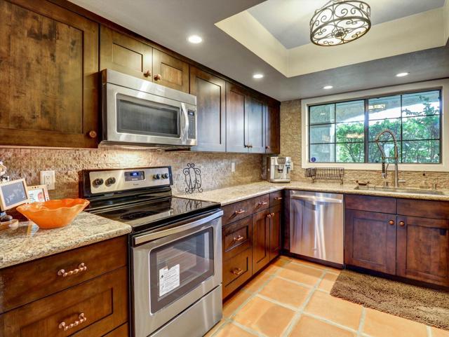 2001 E Camino Parocela, Palm Springs CA: https://media.crmls.org/mediaz/fac5889a-34d8-4678-bd70-450ed7caed9c.jpg