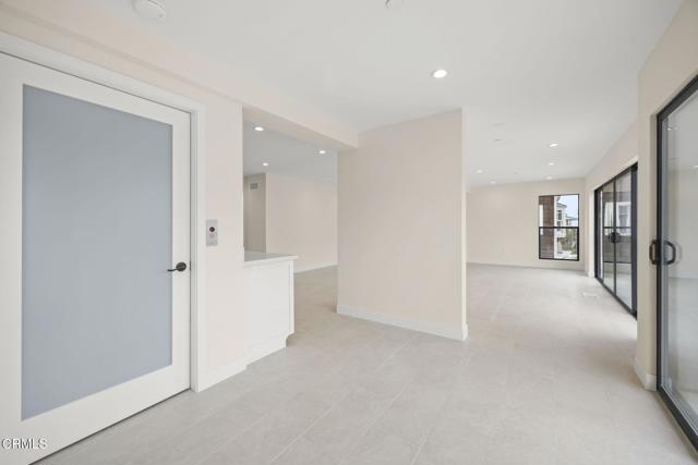 1194 Kingston Lane, Ventura CA: https://media.crmls.org/mediaz/fac5a660-10b3-4ee5-80ab-6a4ee54a98ce.jpg