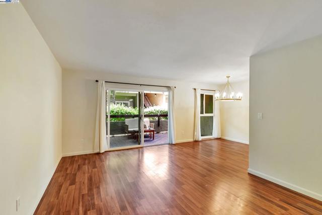 291 Tradewinds Dr, San Jose CA: https://media.crmls.org/mediaz/fac62070-3e78-46c2-9254-cd88982c2398.jpg