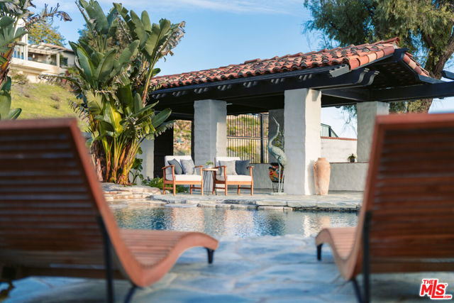 21607 Rambla Vista, Malibu CA: https://media.crmls.org/mediaz/fac689f7-6554-4a94-94b0-9846cc840753.jpg