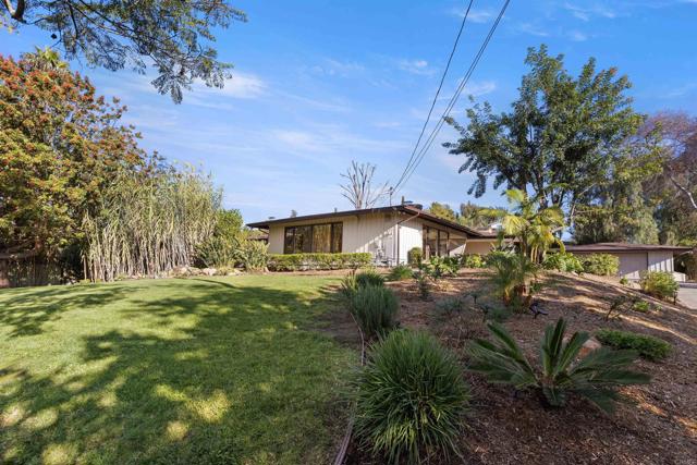 Detail Gallery Image 4 of 61 For 1520 via Rancho Pkwy, Escondido,  CA 92029 - 3 Beds | 3 Baths