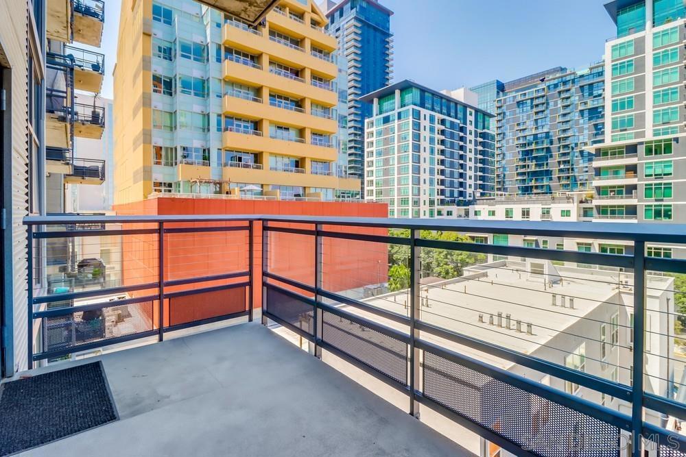 MLS #250035729SD img 30