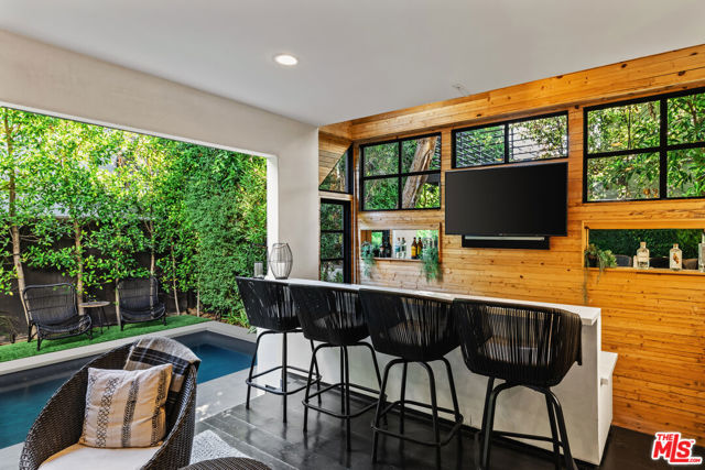 3159 Thatcher Avenue, Marina del Rey CA: https://media.crmls.org/mediaz/fac7d294-b401-46cf-b12f-4166551114a4.jpg