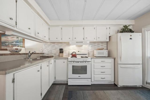 9097 N Ventura Avenue, Ventura CA: https://media.crmls.org/mediaz/fac7ff3e-d6b5-4a18-804b-0af93534d428.jpg