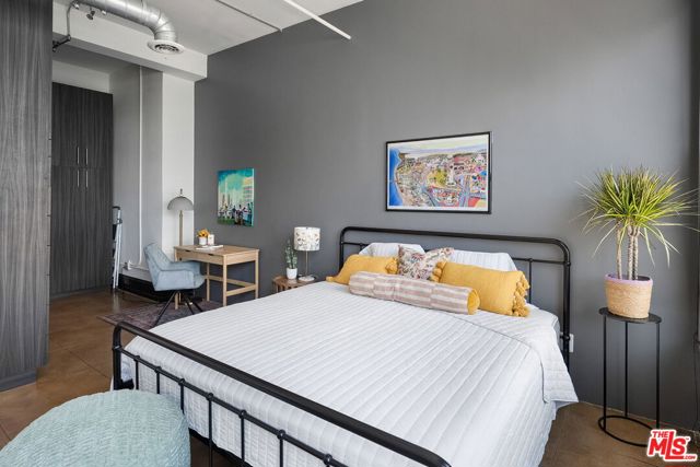 108 W 2nd Street, Los Angeles CA: https://media.crmls.org/mediaz/fac87215-6bc4-49e4-98cb-f55ea63ccd45.jpg