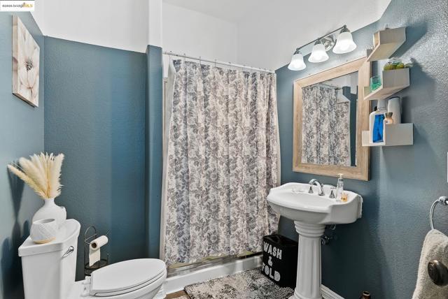 2105 Bedrock Way, Antioch CA: https://media.crmls.org/mediaz/fac87e4e-d1ca-41df-9a0c-69b97204fd78.jpg