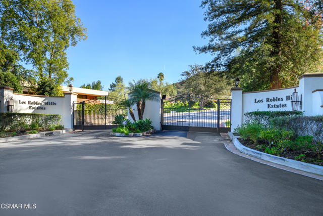 87 Pinecrest Road, Westlake Village CA: https://media.crmls.org/mediaz/fac90e19-048c-4cef-b68b-fcc77027fea9.jpg