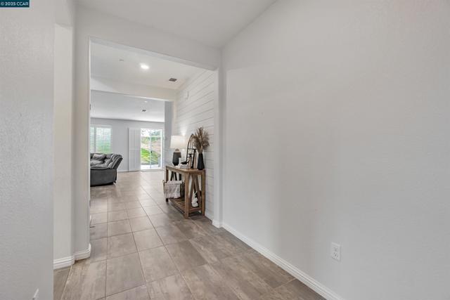 158 Wooley Creek Way, Brentwood CA: https://media.crmls.org/mediaz/fac9270e-85f3-45ed-9274-12aa16451195.jpg