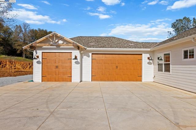 Image 8 of 47 For 1761 Springvale Rd