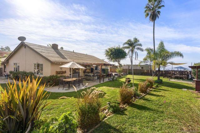 1007 Genie Ln, Cardiff by the Sea CA: https://media.crmls.org/mediaz/fac977a5-cb47-4af9-8152-1735938c8382.jpg