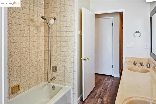 1610 Lawrence Rd, Danville CA: https://media.crmls.org/mediaz/fac9fd47-ddf4-4848-845b-f67f4c4fa220.jpg