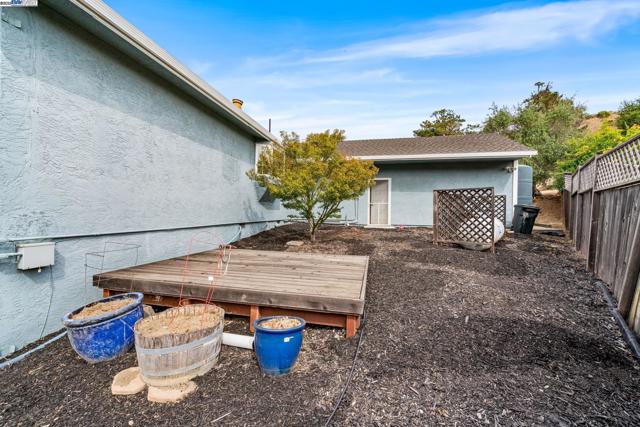 26928 Palomares Rd, Castro Valley CA: https://media.crmls.org/mediaz/faca4681-f4af-46bd-be49-6d60fa87a48e.jpg