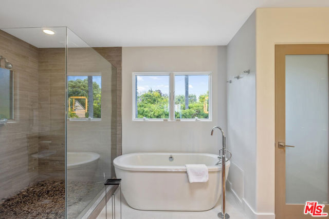 1312 Shoreline Drive, Santa Barbara CA: https://media.crmls.org/mediaz/facaaaa6-619c-4a48-84dd-9c693f585a54.jpg