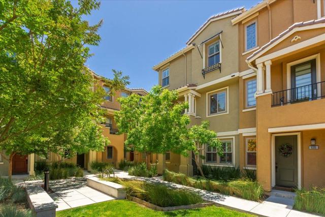 639 Cinnamon Circle, Mountain View CA: https://media.crmls.org/mediaz/facadfaa-f821-4af8-b583-d4f8a19ccd82.jpg