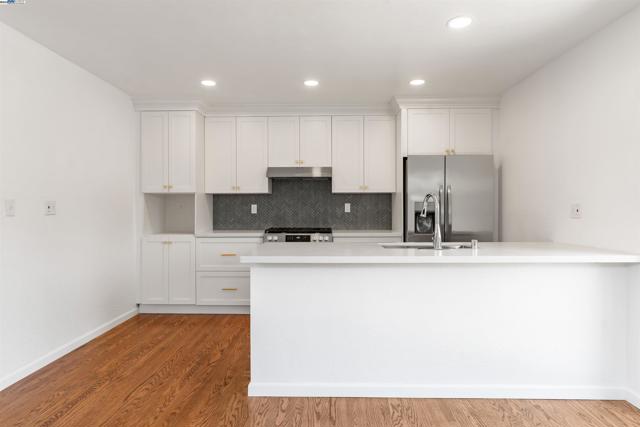 102 W 15Th St, Antioch CA: https://media.crmls.org/mediaz/facaff3b-18d5-429f-916c-e9198a2756f7.jpg