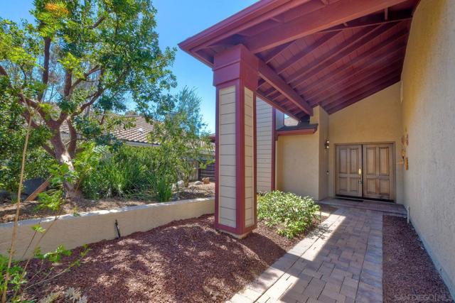 10434 Woodchuck Pt, San Diego CA: https://media.crmls.org/mediaz/facb89be-75d9-4792-95be-a0516bb74bcd.jpg