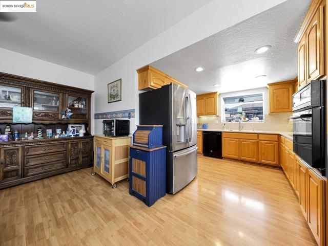 3326 Hacienda Way, Antioch CA: https://media.crmls.org/mediaz/facbc241-411b-46df-af74-1e321cd22f25.jpg