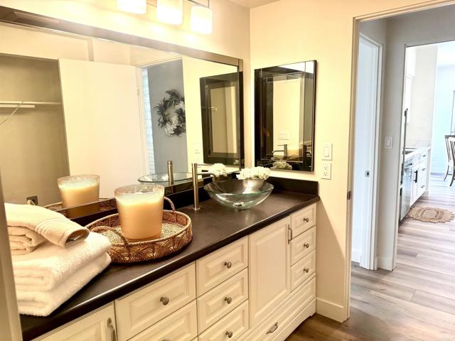 7019 Estrella De Mar Road, Carlsbad CA: https://media.crmls.org/mediaz/facc2565-ecbf-4576-8f15-4477de07694e.jpg