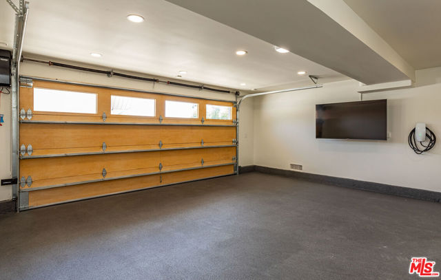 3525 Coast View Drive, Malibu CA: https://media.crmls.org/mediaz/facc4c59-a5fd-4325-a727-4d32e83514eb.jpg