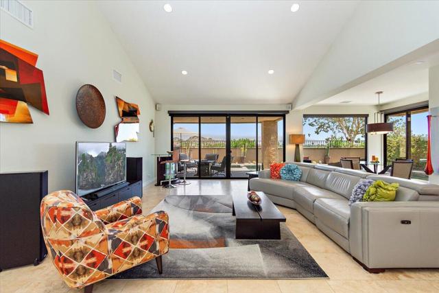 11 Vista Loma Drive, Rancho Mirage CA: https://media.crmls.org/mediaz/facc7351-4019-46cc-8223-5a0eb9687e72.jpg