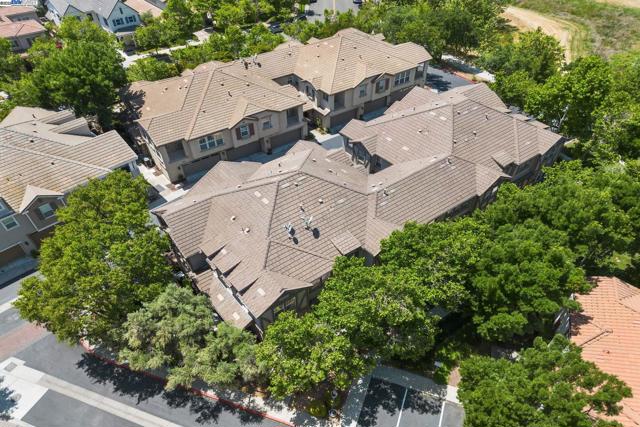 161 W Luna Loca Ln, Mountain House CA: https://media.crmls.org/mediaz/faccfc57-5311-401f-bae6-d7e75a233c7a.jpg