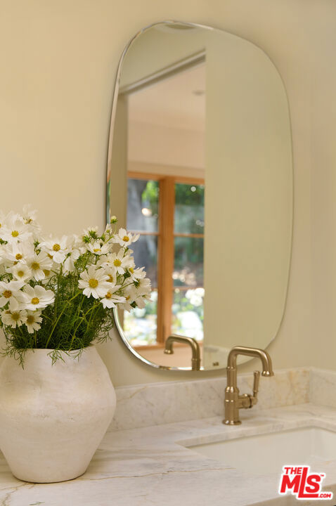 3620 Wrightwood Drive, Studio City CA: https://media.crmls.org/mediaz/facd11ce-1ca0-4211-9371-b329a221bac7.jpg