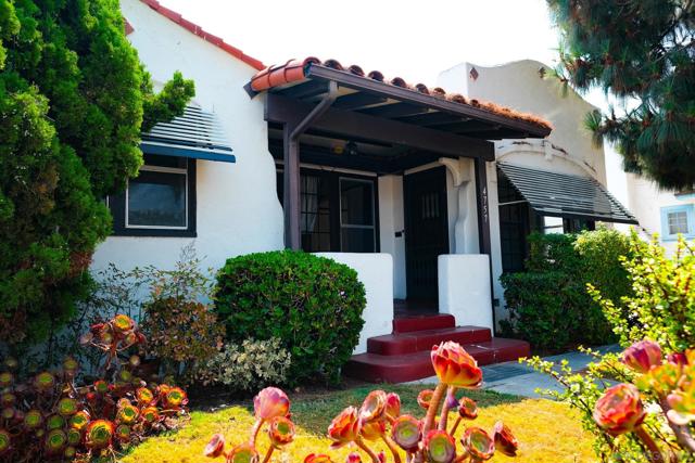 4757 Kensington Dr, San Diego CA: https://media.crmls.org/mediaz/facd84dc-17c4-402b-9cec-a40c858c14d9.jpg
