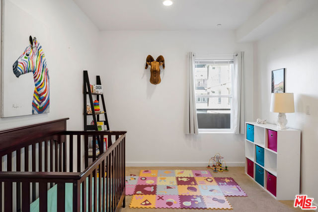 13045 Pacific Promenade, Playa Vista CA: https://media.crmls.org/mediaz/facdadf3-831a-4e9b-a842-5d5a9a0f752c.jpg
