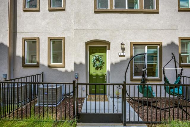 210 Liberty Way, Oceanside CA: https://media.crmls.org/mediaz/facdc395-2e2c-4cb0-97fb-84c72c5f4e7b.jpg