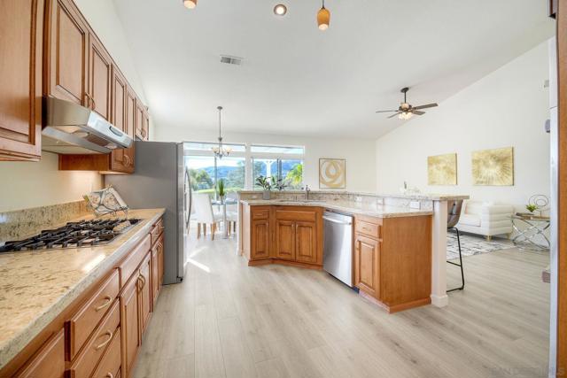2785 Canyon Oak Pl, Escondido CA: https://media.crmls.org/mediaz/facdc644-4eea-4be9-8010-af9c8378bf26.jpg