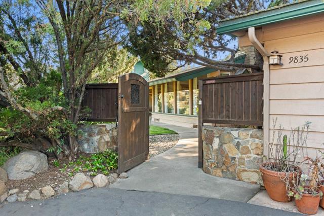 9835 Edgelake Dr, La Mesa CA: https://media.crmls.org/mediaz/face35f6-05c1-4ddd-9f0e-e5a9ecdc5967.jpg
